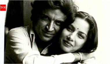 'I fell head over heels': Shabana Azmi recalls the day Javed Akhtar 'brought the entire shop of flowers' for her | Hindi Movie News