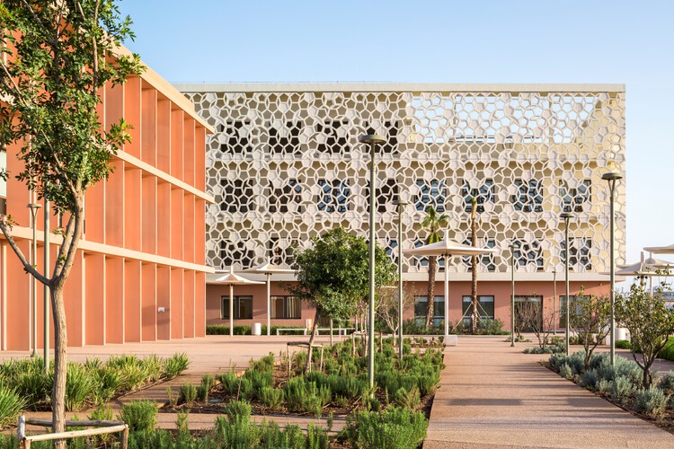 Hospital of the Smart Health Care City / Michel Rémon & Associés - Image 5 of 18