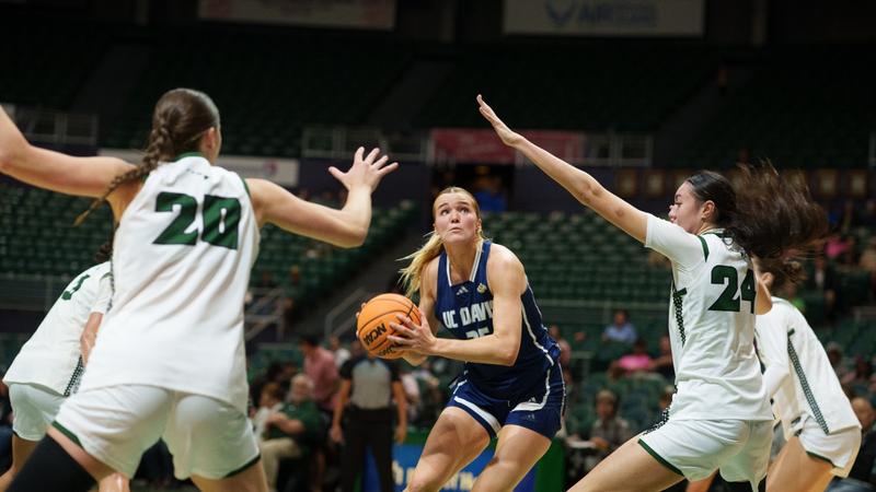 Women’s Basketball Wraps Up Regular Season Against Beach And Anteaters