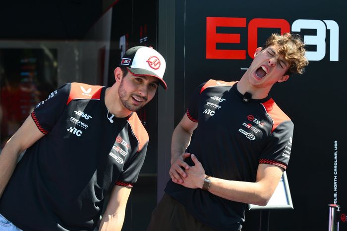 Esteban Ocon, Haas F1 Team, Oliver Bearman, Haas F1 Team