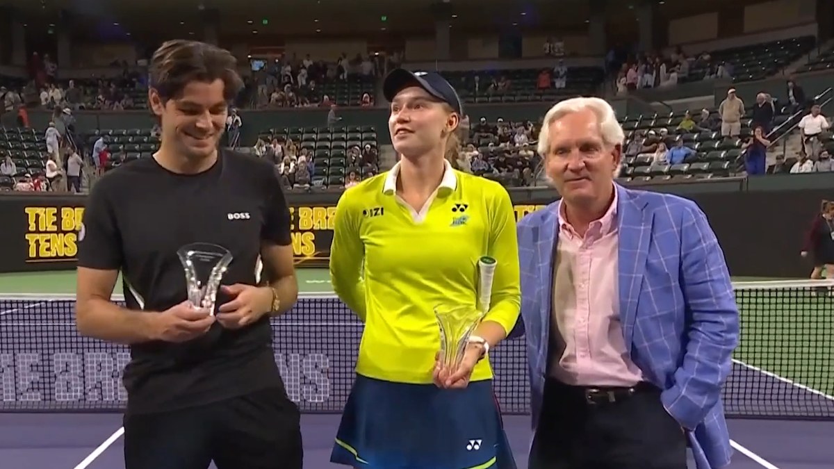 Elena Rybakina awkward moment in trophy presentation, video, Taylor Fritz mixed doubles, exhibition