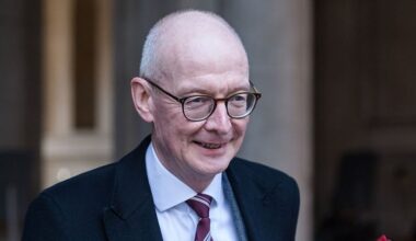 Labour awards £370m contract to company 'at centre of pensions crisis'