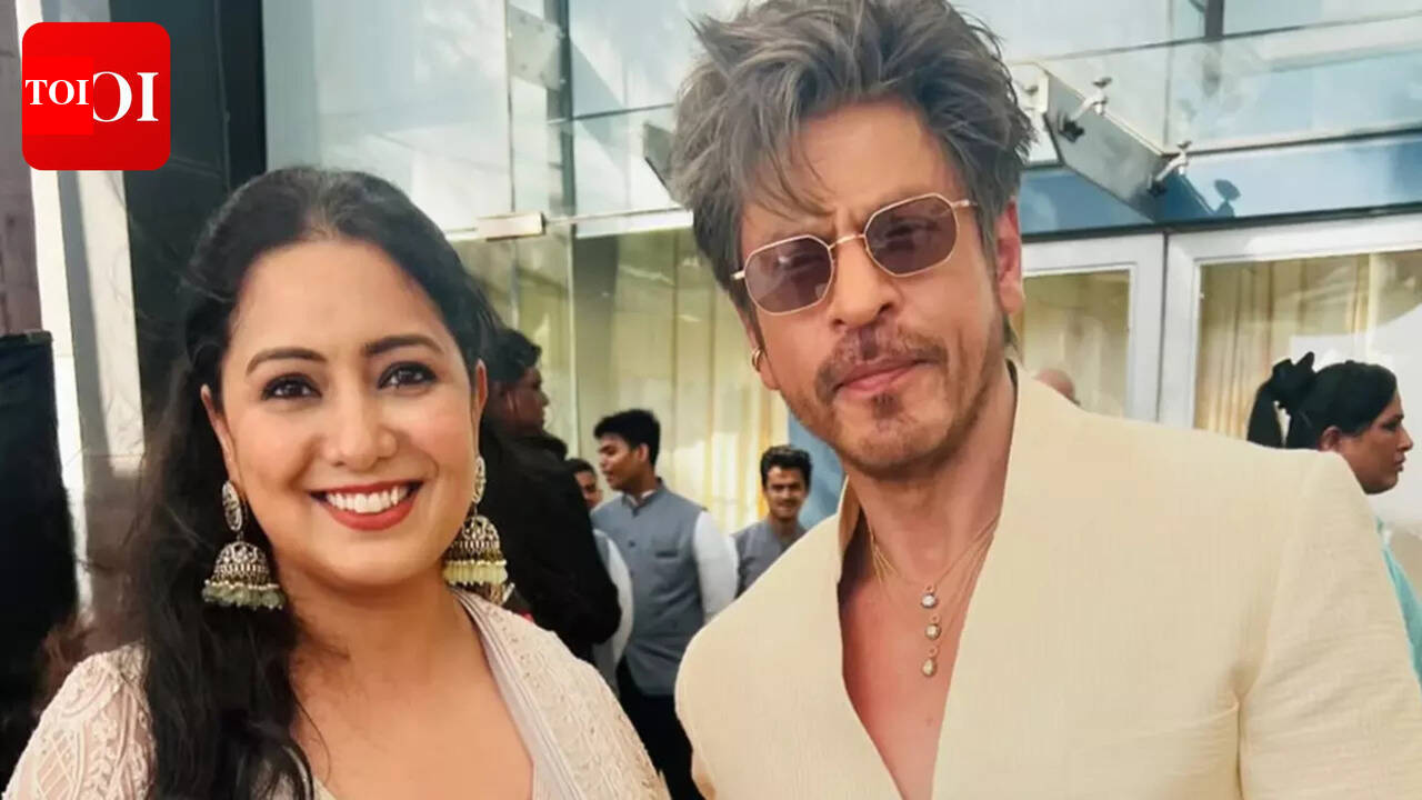 Shah Rukh Khan reunites with ‘Raees’ and ‘Jab Tak Hai Jaan’ singer Harshdeep Kaur at Arjun Tendulkar’s wedding |
