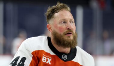 Hurricanes Acquire Gritty $7M Forward From Rival