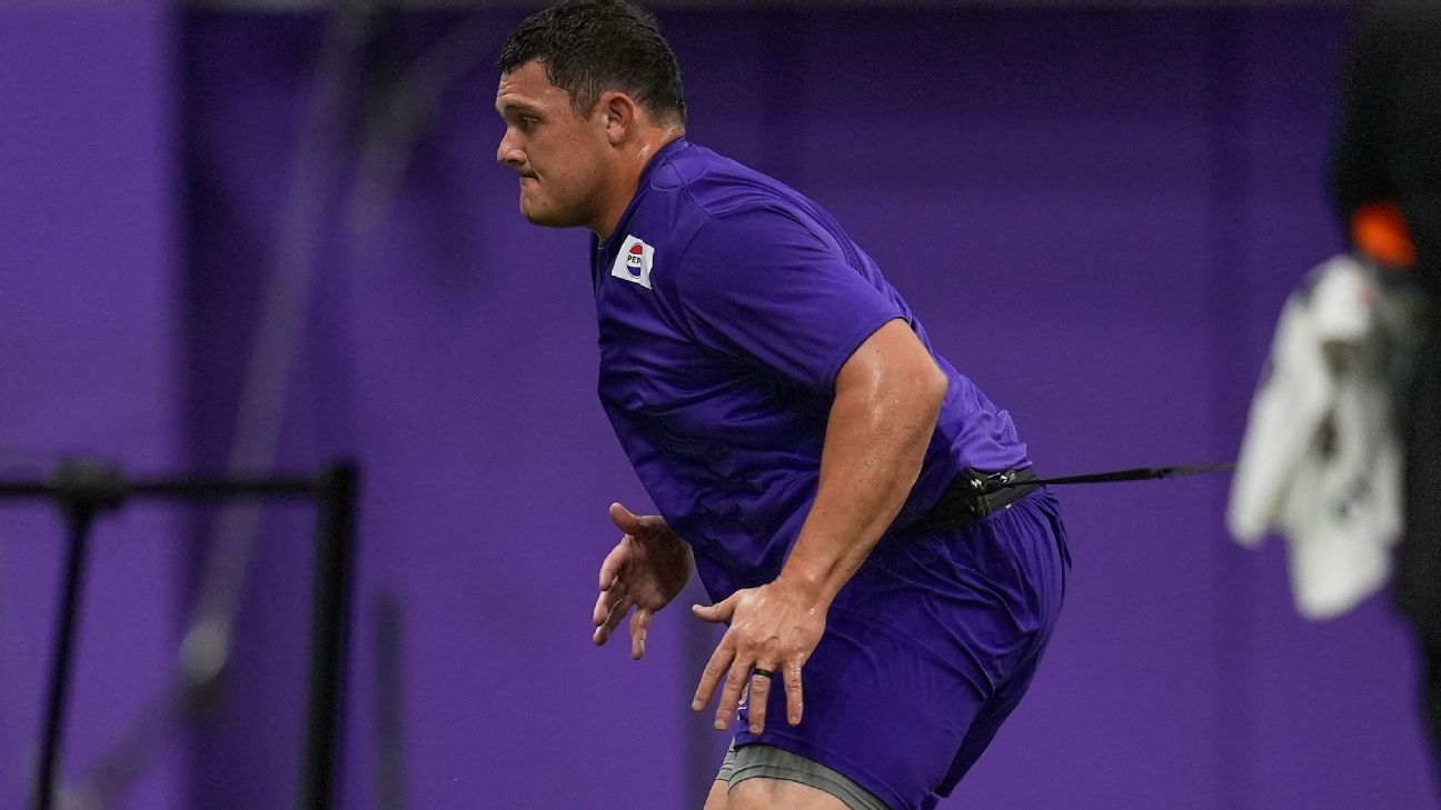 Center Ryan Kelly, 32, announces retirement from NFL