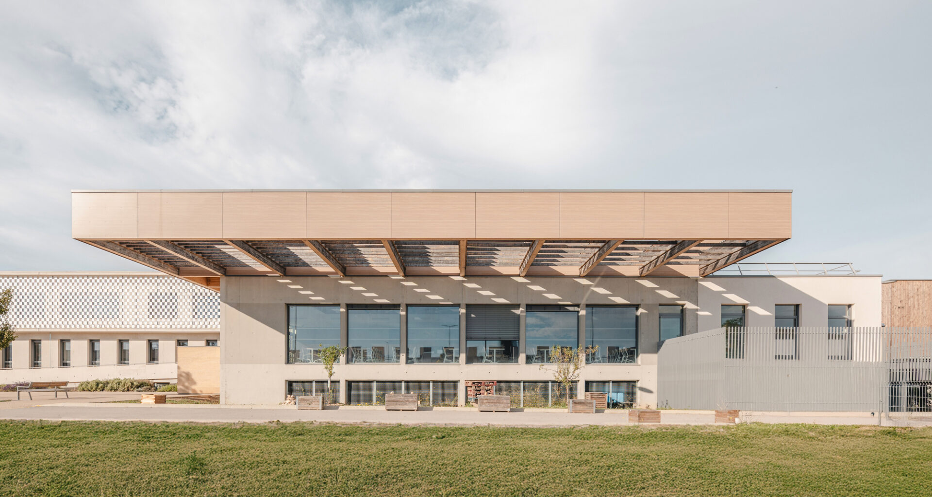Voltaire College / NM2A | ArchDaily