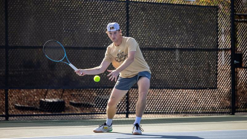 MEN’S TENNIS BLANKED BY MONMOUTH ON FRIDAY NIGHT