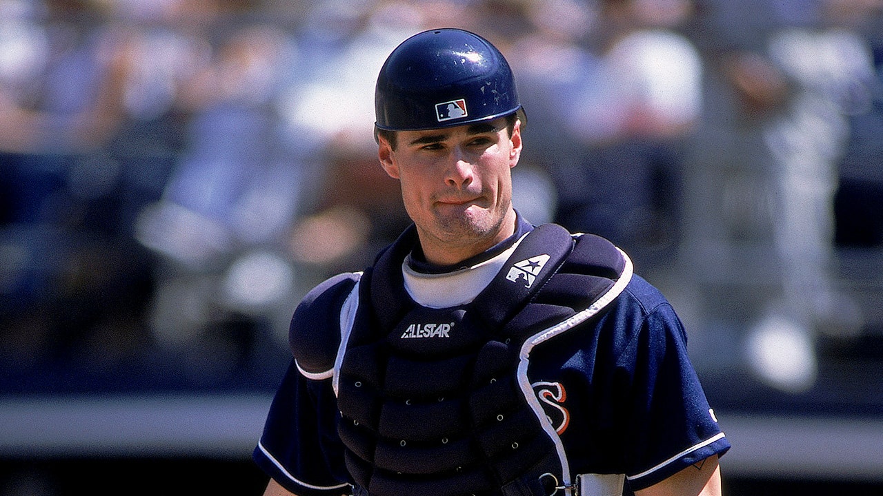 Former MLB player Ben Davis slices leg open in freak chainsaw accident