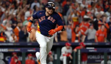 Astros sign catcher Christian Vázquez to minor league deal