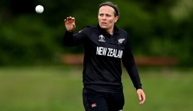 Lea Tahuhu retires from ODIs, to continue playing T20s
