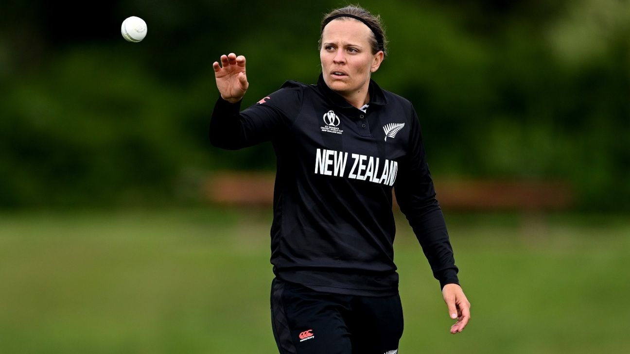 Lea Tahuhu retires from ODIs, to continue playing T20s