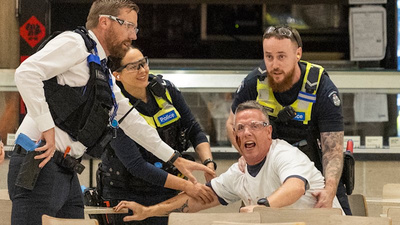 Police prepare for terror threat with three scenarios at Melbourne shopping centre