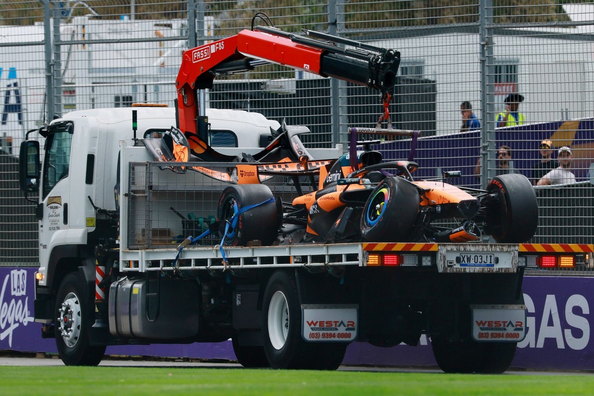 Piastri out of Australian GP after crash on way to grid