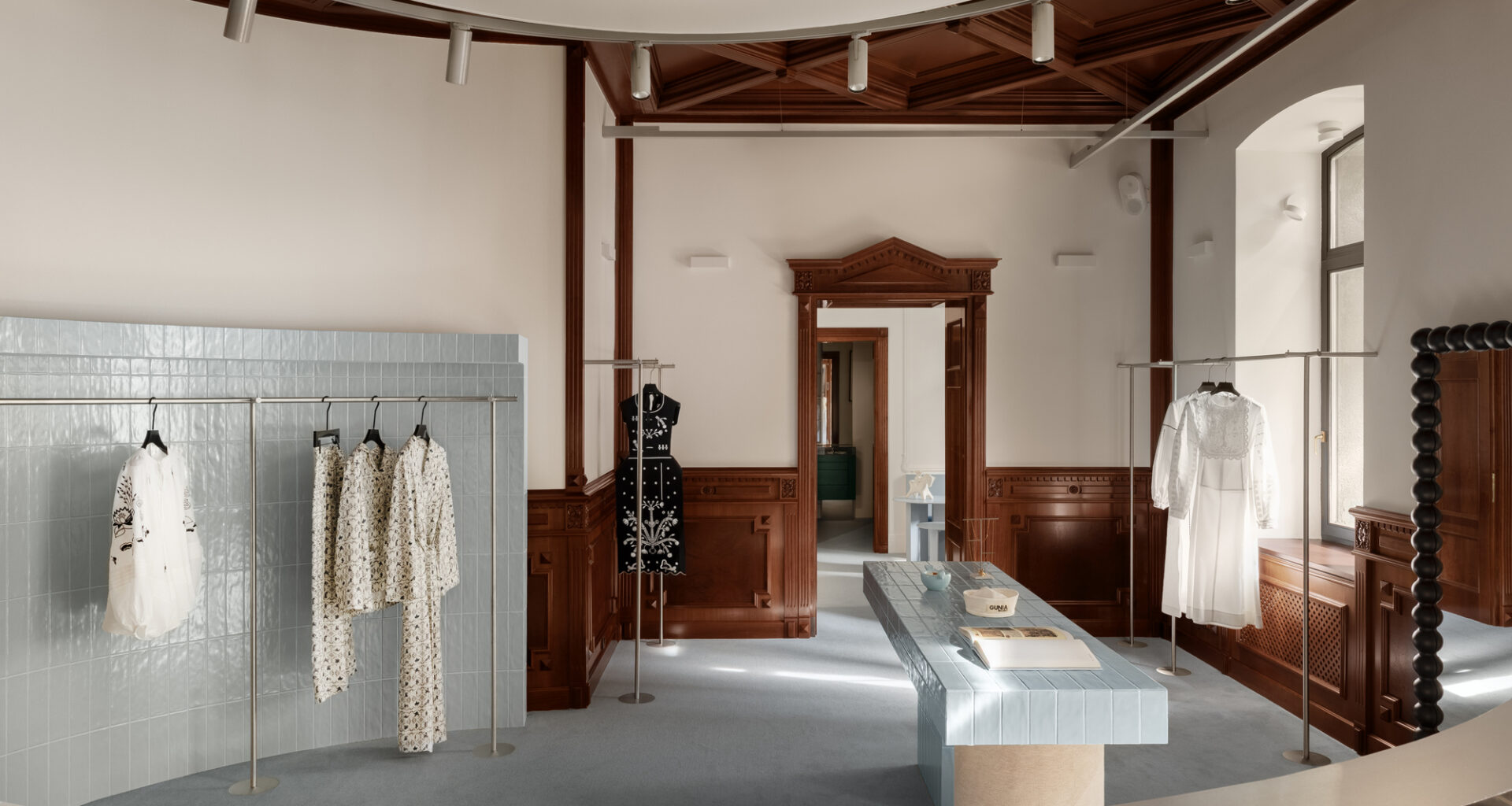 Gunia Project Showroom / Temp Project