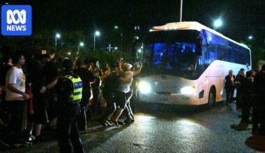 Protesters surround Iran team bus on Gold Coast after Asian Cup match against the Philippines
