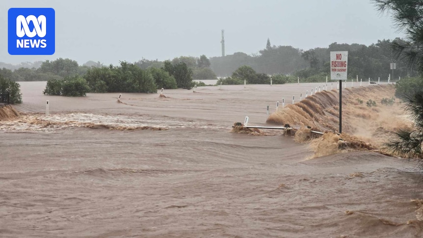 Central Queensland communities on alert as major flood warning issued for Burnett River