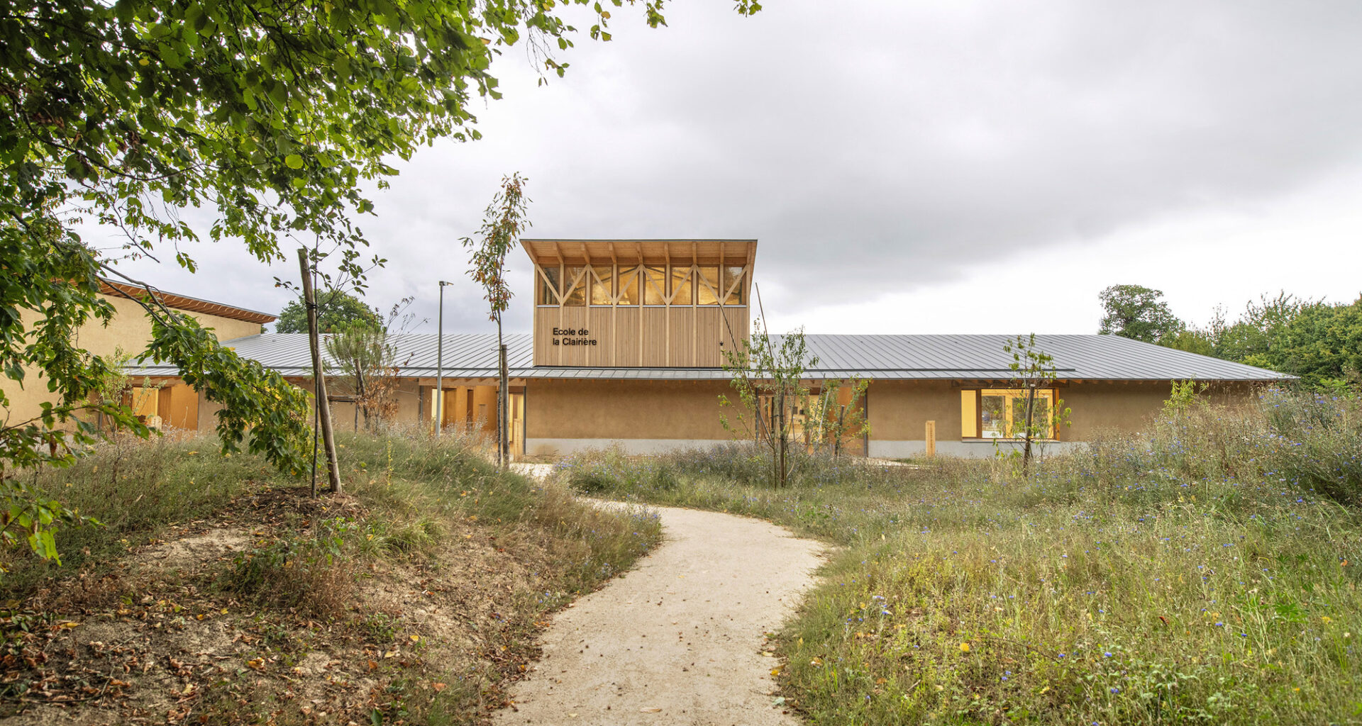 Clairière School / TRACKS | ArchDaily