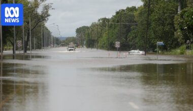 Heavy rainfall continues to threaten Katherine's flood recovery as rivers swell in Beswick, Daly River