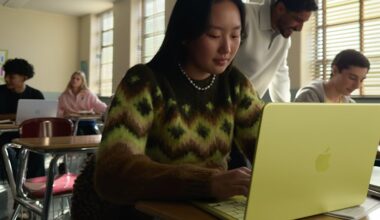 Apple begins a new era of laptops