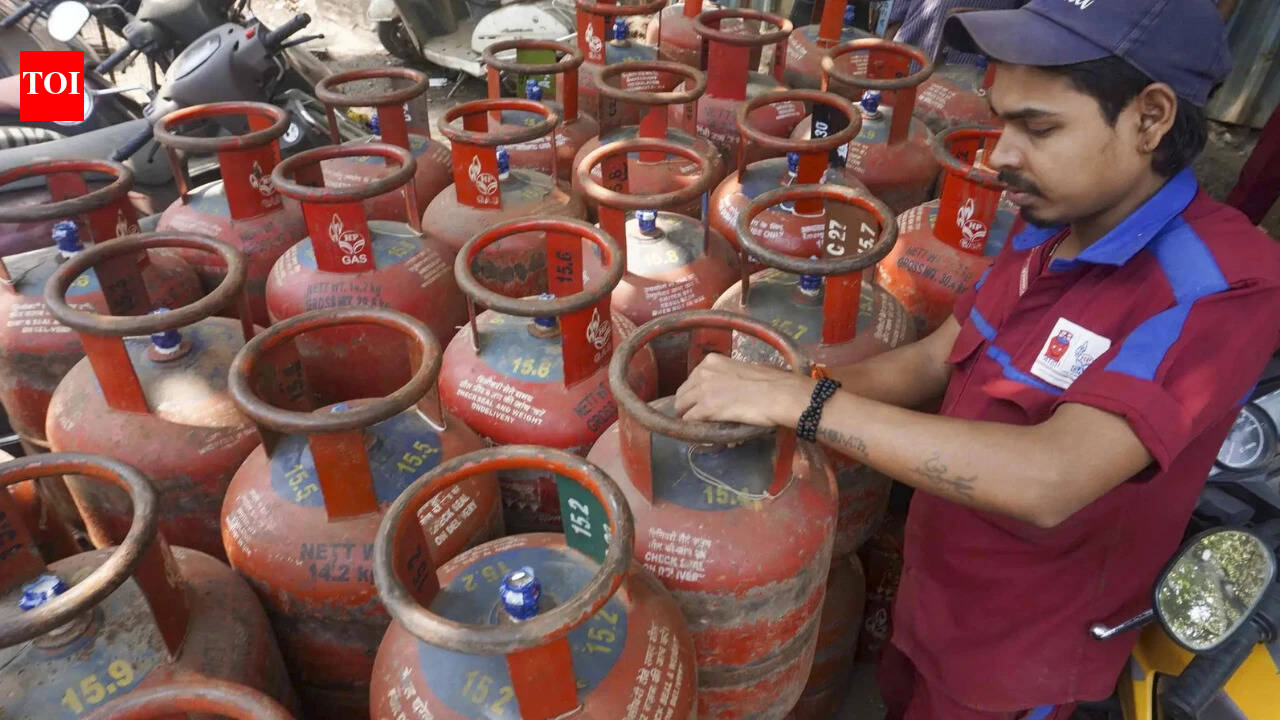 Centre sets up 3-member panel to tackle 'LPG shortage'; steps up domestic production by 10% | India News