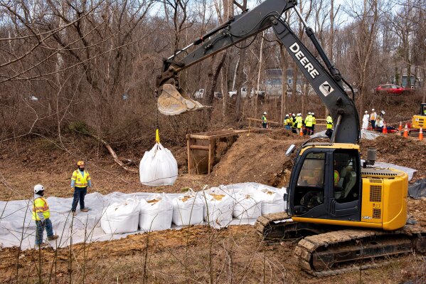 Workers build a cofferdam to stop the flow of raw sewage into the Potomac River after a massive sewage pipe rupture in Glen Echo, Md., Friday, Jan. 23, 2026. (AP Photo/Cliff Owen)