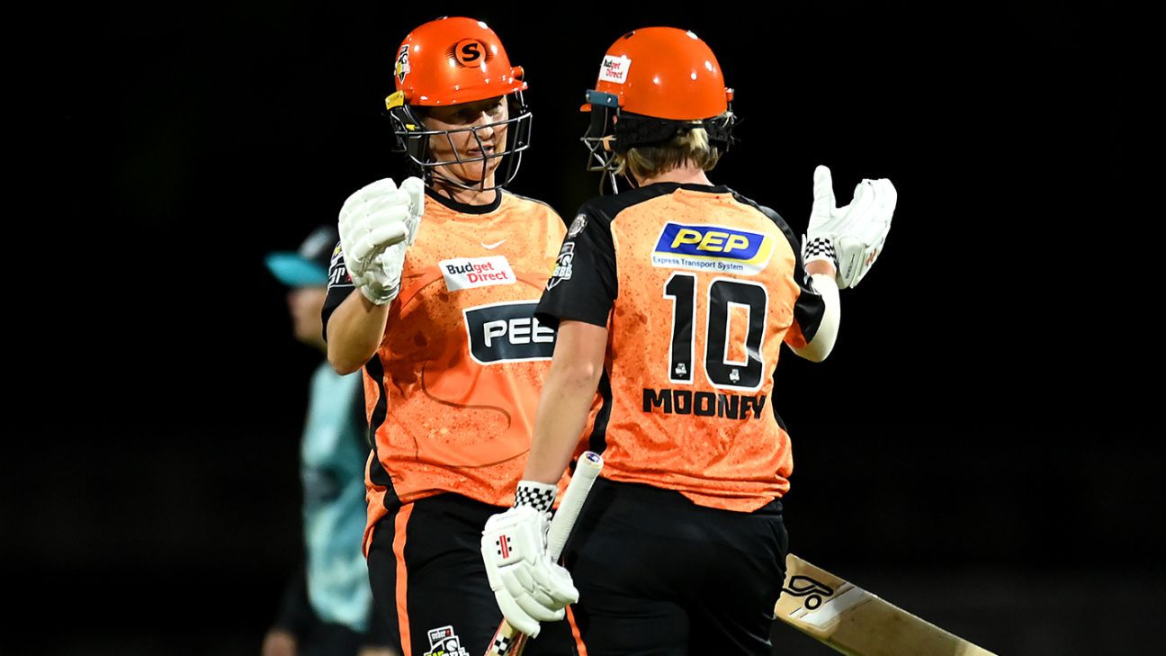 Beth Mooney, Sophie Devine earn Â£210,000 Hundred paydays