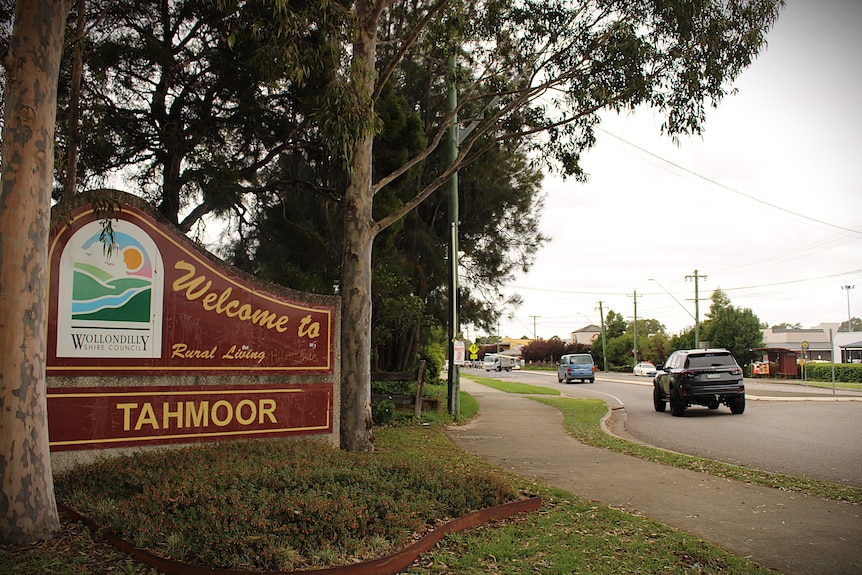 A town entry sign saying Tahmoor