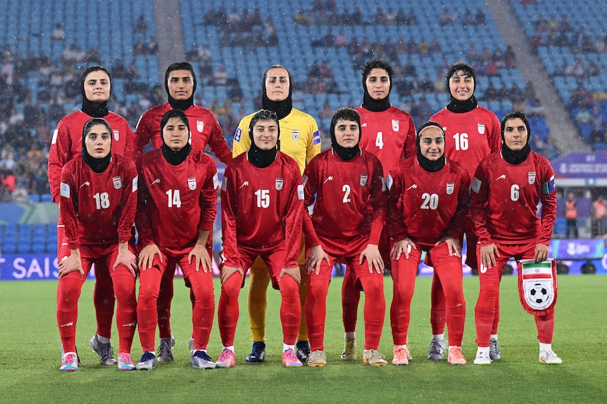A team photo of the Iran women's football team before a game