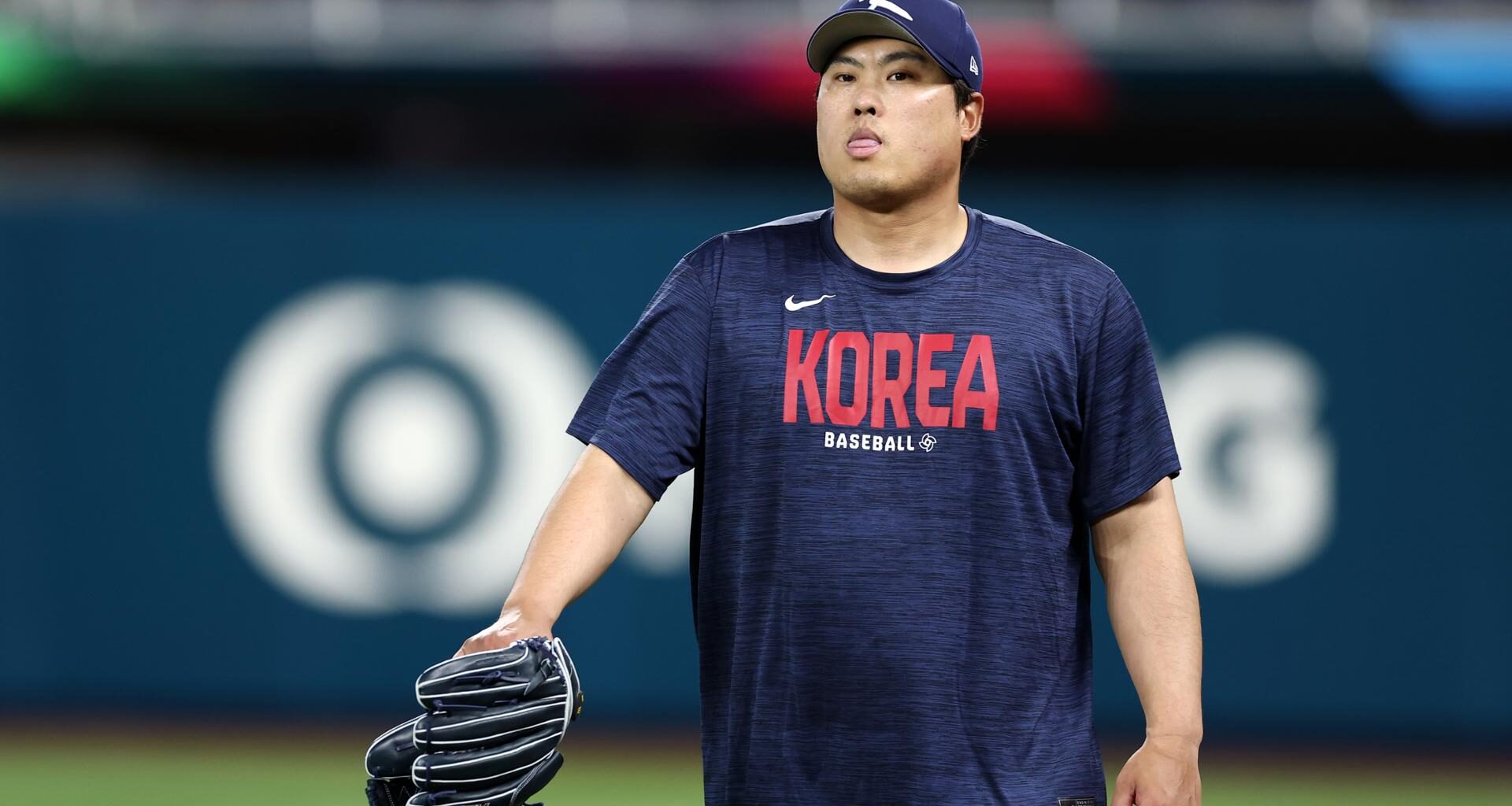 Korean pitcher Ryu Hyun-jin trains for the quarterfinal game against the Dominican Republic at the World Baseball Classic at loanDepot park in Miami, Thursday (local time). Yonhap
