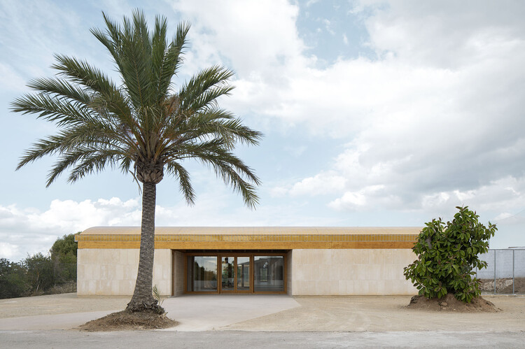 Nursery School in Muro / BOS Arquitectes - Image 3 of 32