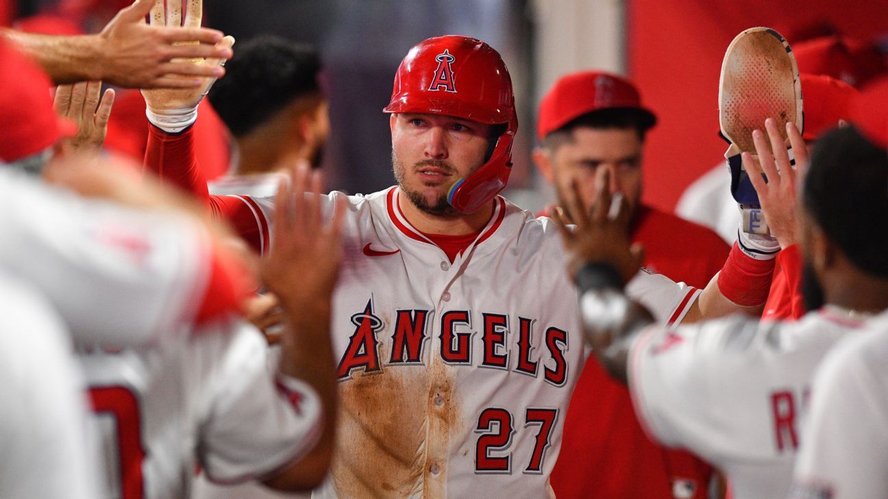 MLB players with the most seasons on one team