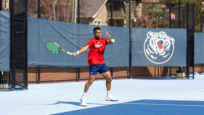 Men's Tennis Edges Chattanooga 4-3 on Friday