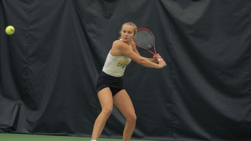 No. 19 Women’s Tennis Sweeps Three Matches on Saturday