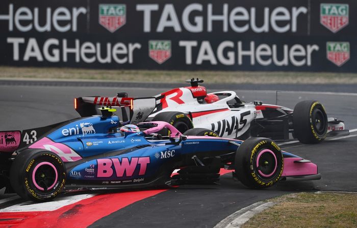 Esteban Ocon, Haas F1 Team, Franco Colapinto, Alpine crash