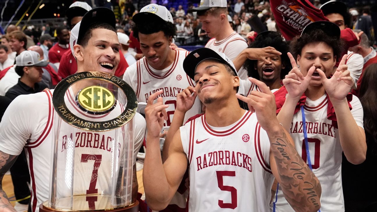 Arkansas tops Vanderbilt to win first SEC tournament since 2000