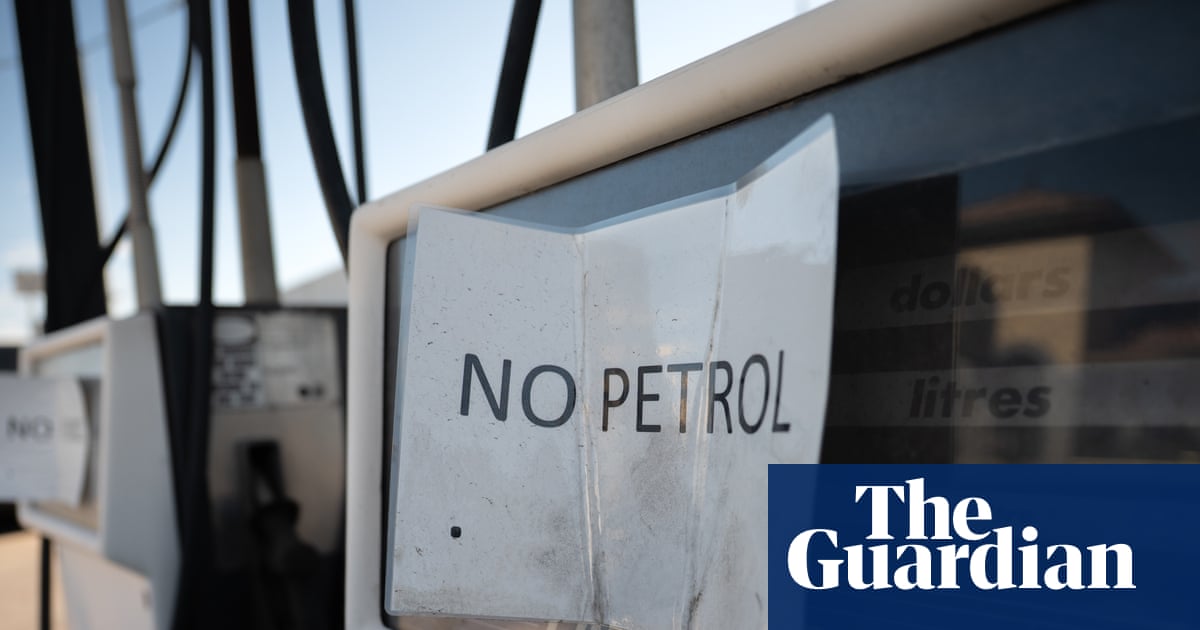 Dozens of petrol stations around Australia run out of fuel as panic-buying continues | Transport
