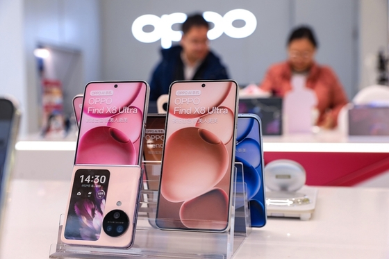 Memory Chip Surge Forces Chinese Smartphone Makers to Raise Prices