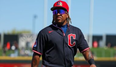 Guardians' Jose Ramírez day-to-day after jamming shoulder on slide