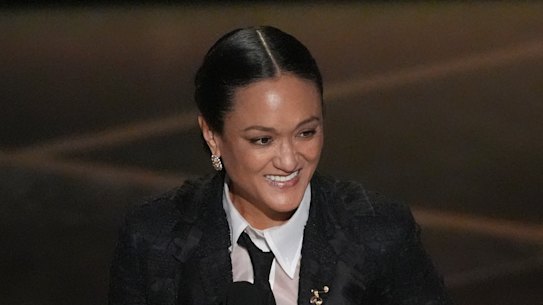 Autumn Durald Arkapaw accepts the award for cinematography.