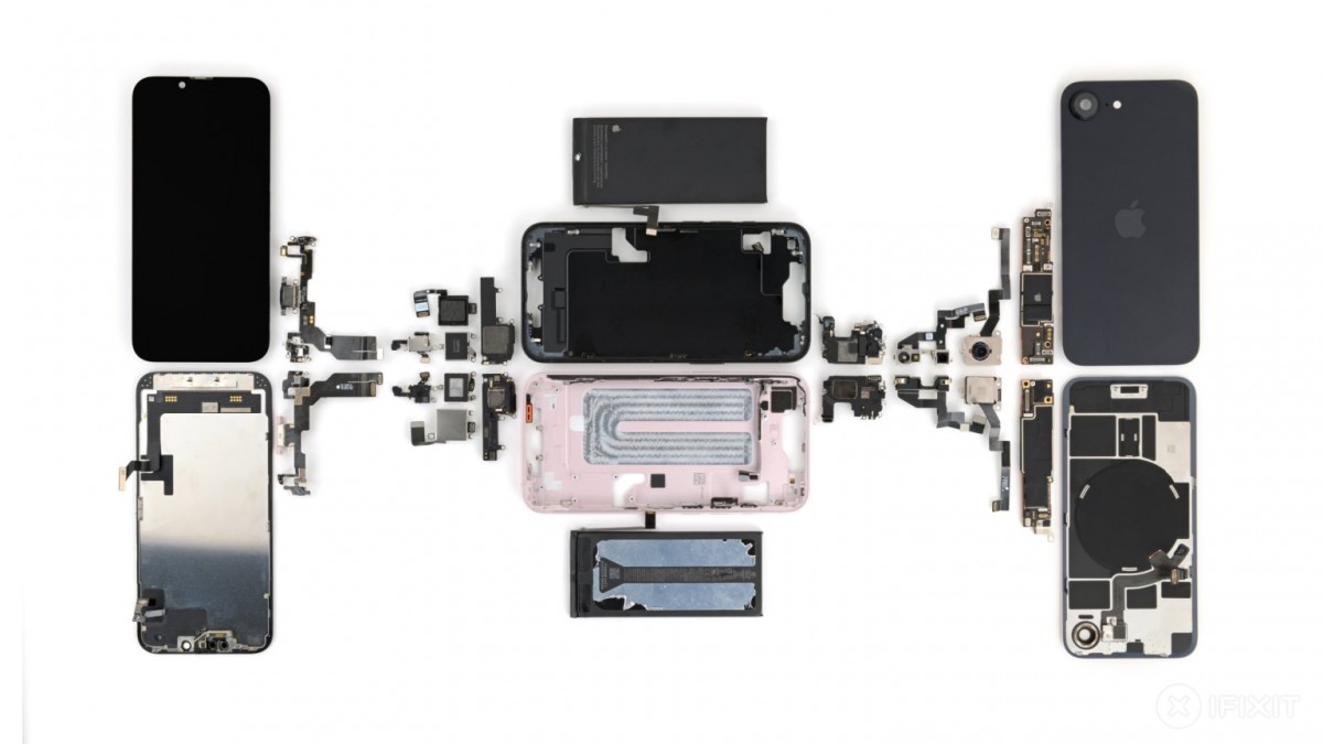 iPhone 16e on top and iPhone 17e below