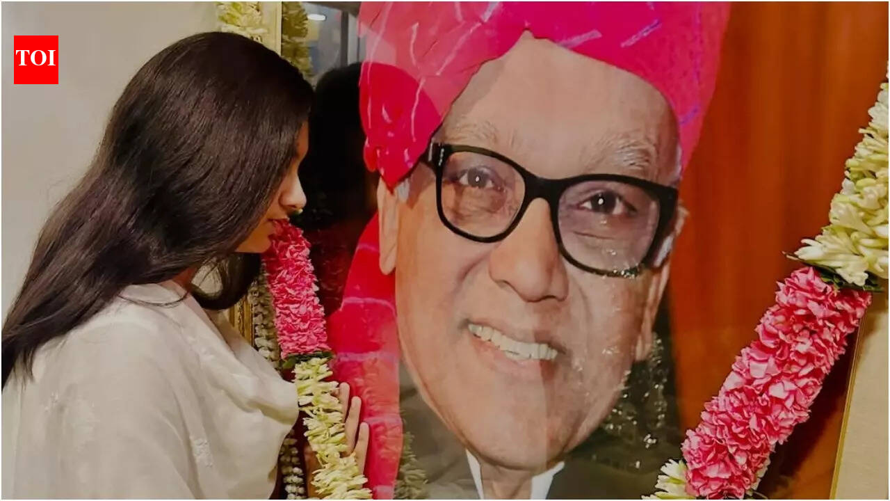 Aishwarya Rai Bachchan honors late father on death anniversary, Aaradhya Bachchan pays touching tribute - SEE PICS |