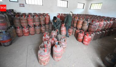 LPG Gas Crisis in India Live Updates: LPG supply situation still a concern but no dry-out at distributors, says Centre; states urged to crack down on hoarding
