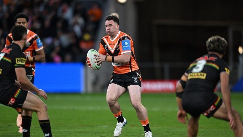 Sources: Wests Tigers closing in on extension for Charlie Murray