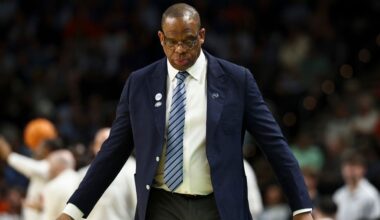 Sources: UNC, Davis discussing future after tournament loss