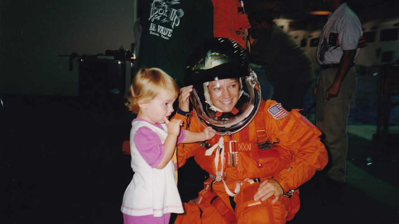 'Spacewoman': exclusive first trailer for documentary about pioneer NASA astronaut Eileen Collins - YouTube