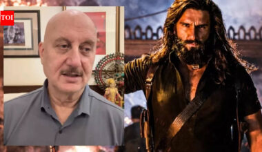 'Should be ashamed to call 'Dhurandhar 2' propaganda..,' Anupam Kher reviews the film, salutes Ranveer Singh: 'Aditya Dhar kaunsi mitti ke bane ho?' | Hindi Movie News
