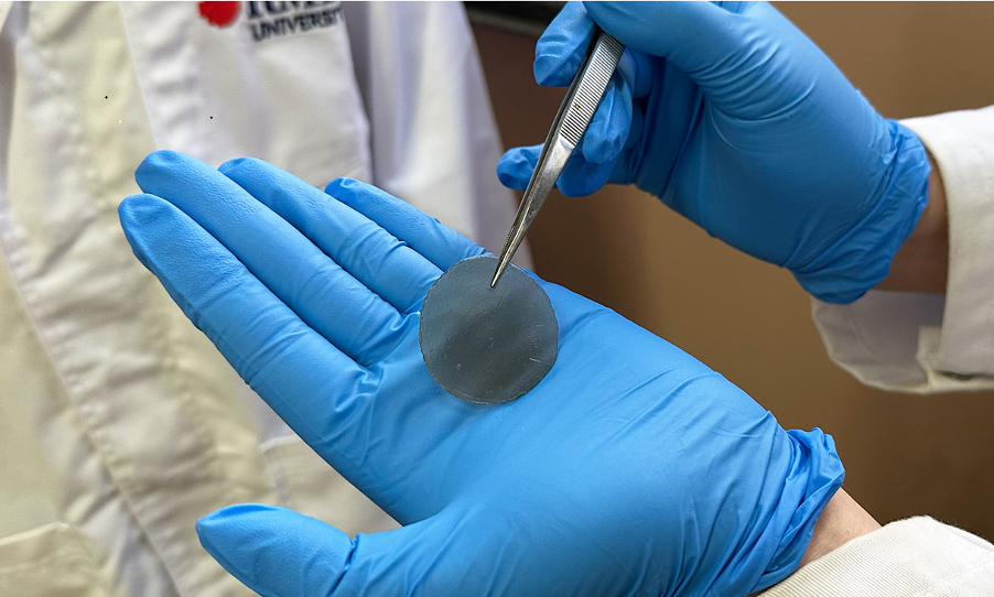 Smart dressing spots infection risk and helps wounds heal