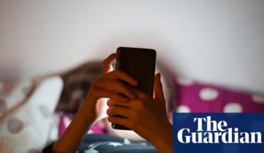 Study links children’s social media use with anxiety and depression in teenage years | Social media