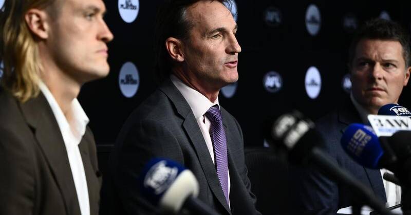 AFL CEO Andrew Dillon (c) says the AFL's new drugs policy is the most stringent in Australian sport. Photo: Joel Carrett/AAP PHOTOS