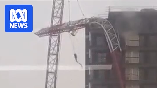 Evacuations in Dubbo's CBD after crane collapses in powerful storm